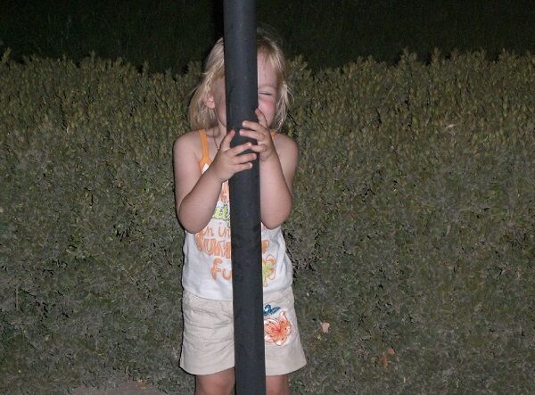 Фотографии детей, которые думают, что они надежно спрятались