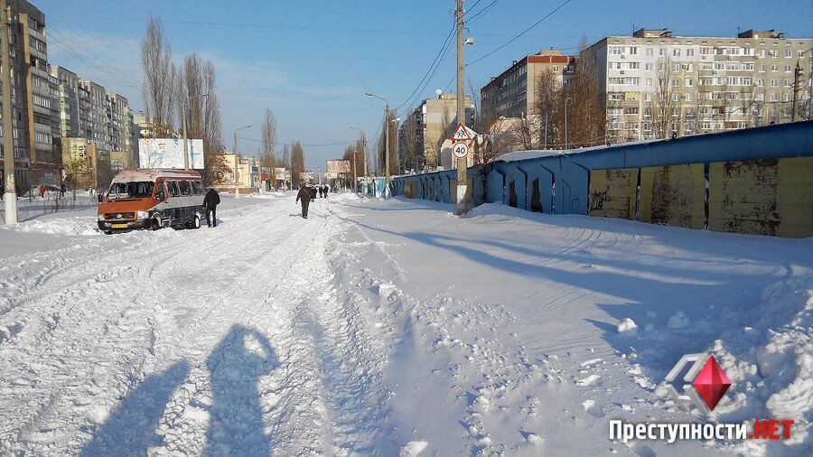 Маршрутчики в Николаеве поднимают цены в то время, как люди гибнут от непогоды