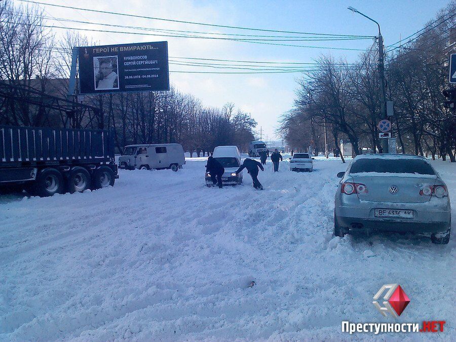 Маршрутчики в Николаеве поднимают цены в то время, как люди гибнут от непогоды