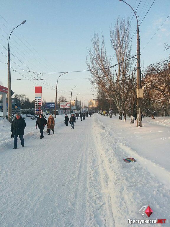 Маршрутчики в Николаеве поднимают цены в то время, как люди гибнут от непогоды