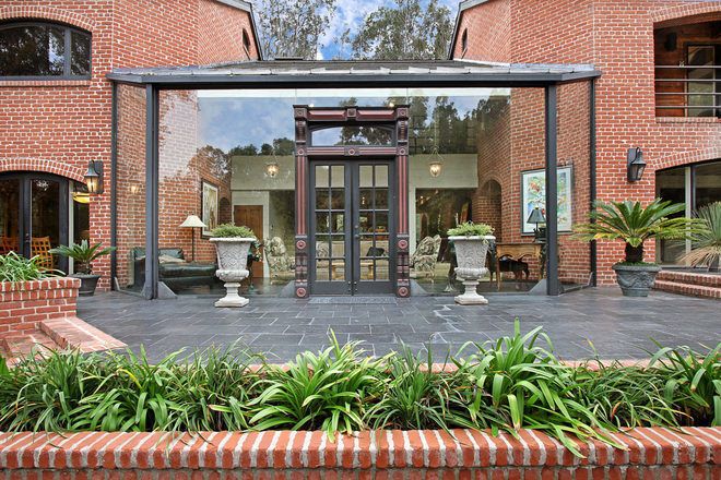 В Калифорнии продается дом легендарного Чака Норриса: опубликованы фото