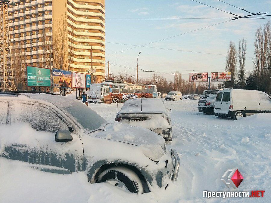 Маршрутчики в Николаеве поднимают цены в то время, как люди гибнут от непогоды