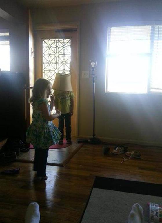 Фотографии детей, которые думают, что они надежно спрятались