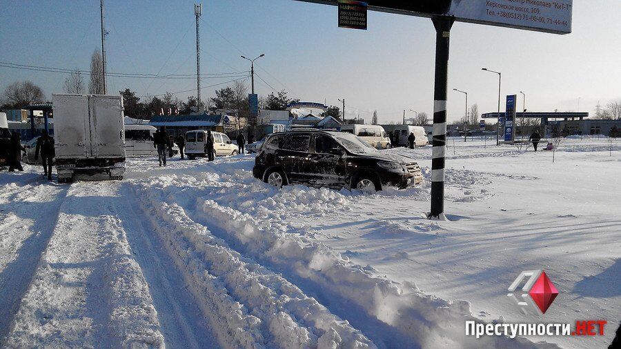 Маршрутчики в Николаеве поднимают цены в то время, как люди гибнут от непогоды