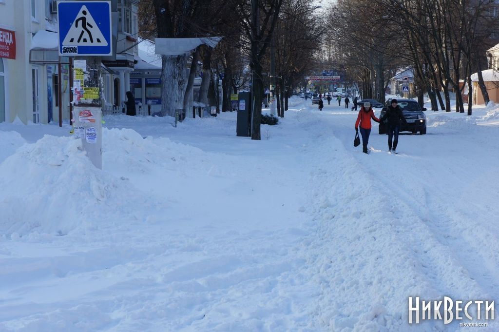 Маршрутчики в Николаеве поднимают цены в то время, как люди гибнут от непогоды