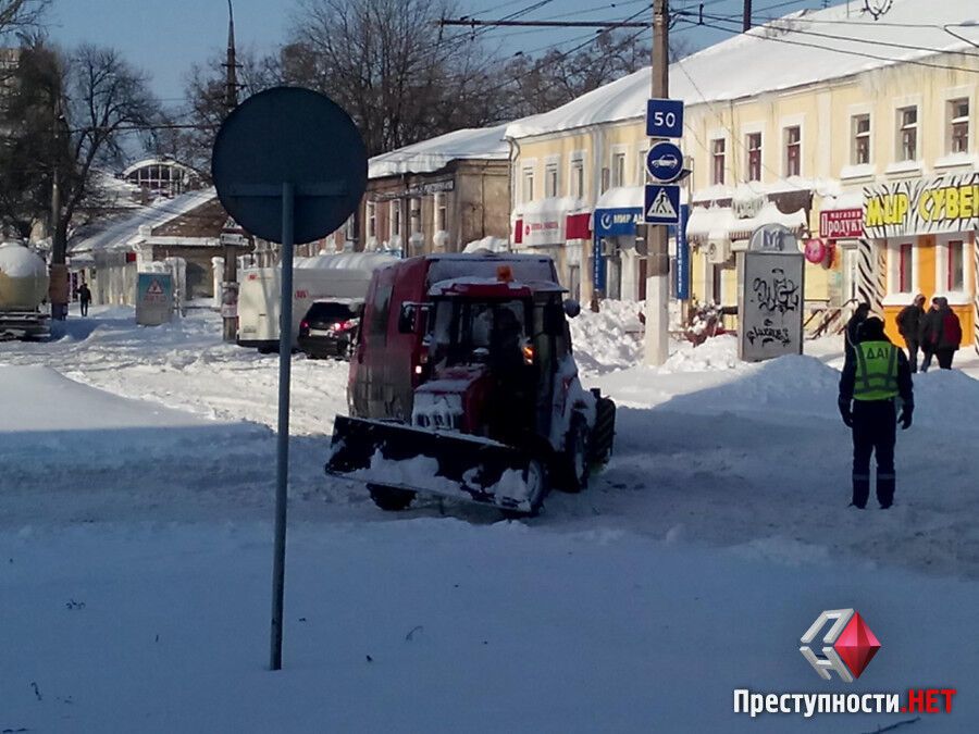 Маршрутчики в Николаеве поднимают цены в то время, как люди гибнут от непогоды