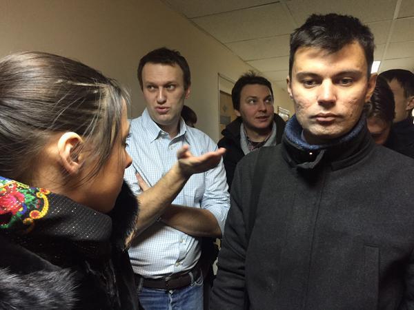 Навального, прибывшего в суд с вещами, не пускают на оглашение его приговора