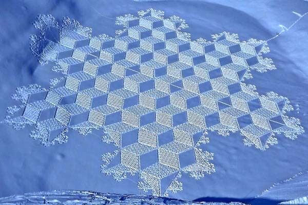 Это невероятно! Загадочные круги на снегу недолговечны, но прекрасны: фото идеальной зимней работы