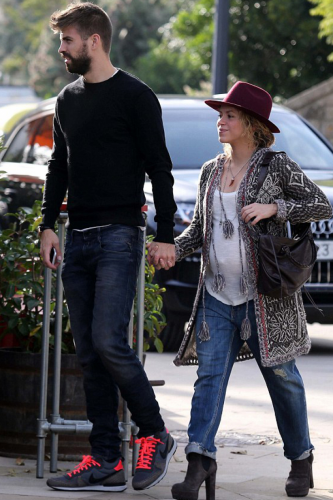 Беременная Шакира не отказывается от высоких каблуков