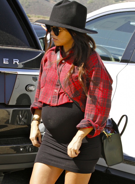 Беременная и обнаженная: откровенная фотосессия Кортни Кардашьян