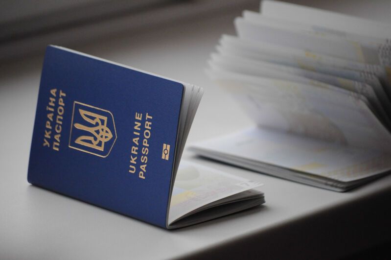 На Полиграфкомбинате "Украина" показали биометрический паспорт: опубликованы фото