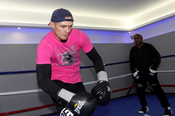 Усик показал готовность к первой защите чемпионского пояса: опубликованы фото