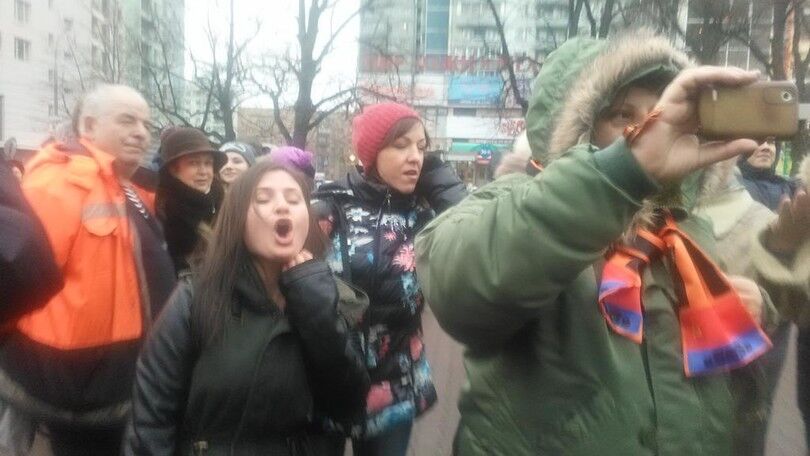 В Москве радикалы набросились на антивоенный пикет: опубликованы фото и видео