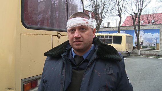 На "Майдане" в Виннице пострадали 7 милиционеров и протестующий: фото столкновений