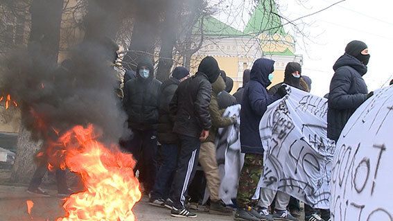 На "Майдане" в Виннице пострадали 7 милиционеров и протестующий: фото столкновений