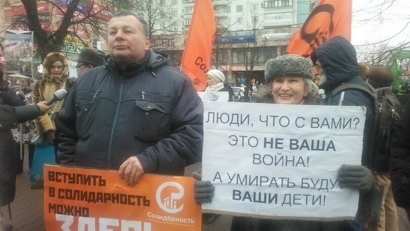 В Москве радикалы набросились на антивоенный пикет: опубликованы фото и видео