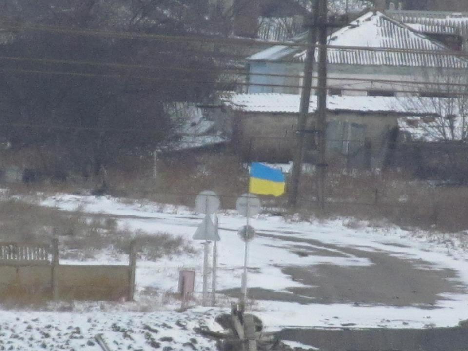 Воины АТО три месяца охраняют украинский флаг на территории боевиков