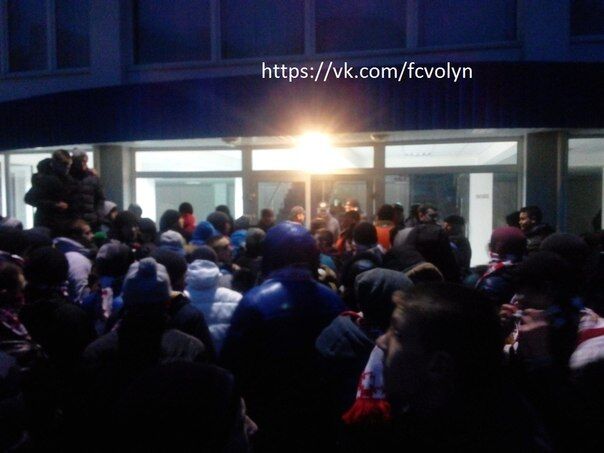 Фанаты "Волыни" заблокировали судью на стадионе в Луцке