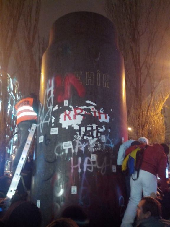 Год назад снесли памятник Ленину в Киеве: кто появится вместо вождя