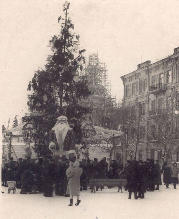 60 лет назад на Софийской площади в Киеве также стояла новогодняя елка: фотофакт 