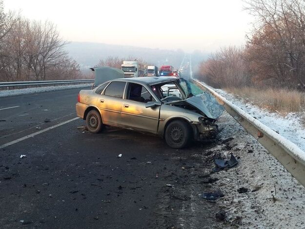 На Харьковщине собака-нарушитель стала причиной тройного ДТП: фото аварии 