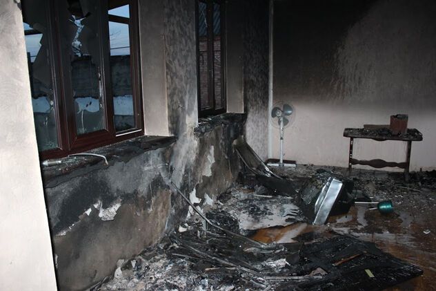 На заклик Кадирова спалили чотири будинки родичів чеченських ополченців: опубліковано відео