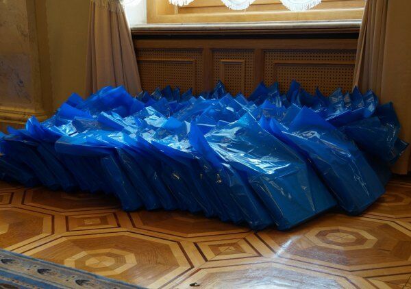 Кабмин Яценюка закупил столько бумаги, что ею можно выстелить дорогу от Киева до Мадрида