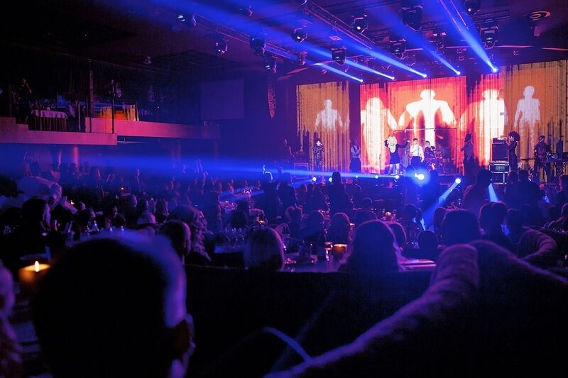 LOBODA сыграла на барабанах и заставила зал танцевать на своем "Запретном концерте"