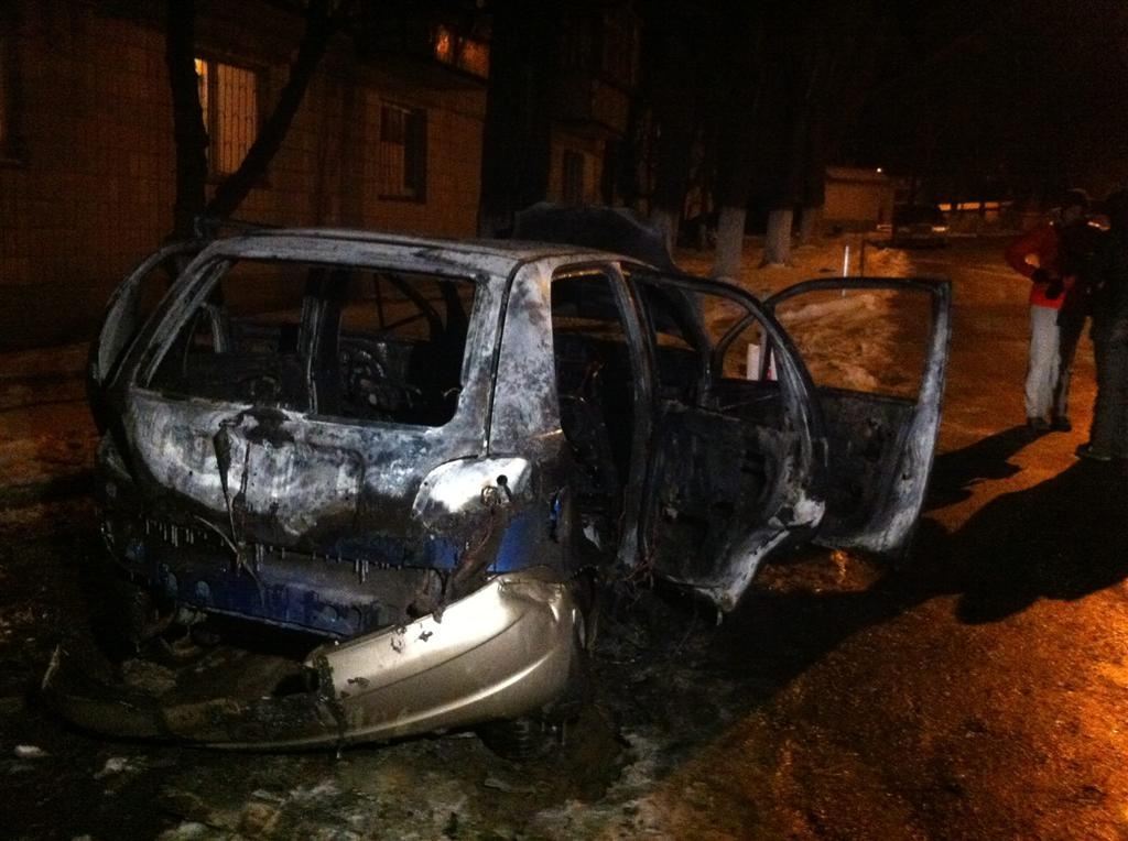 Неизвестные сожгли авто сотрудника "5 канала"