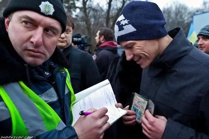 В Киеве на водителя составили протокол за движение в автоколонне