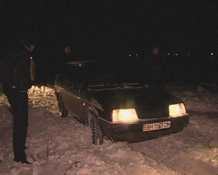 Одесские волонтеры из-под снега освободили более 50 авто