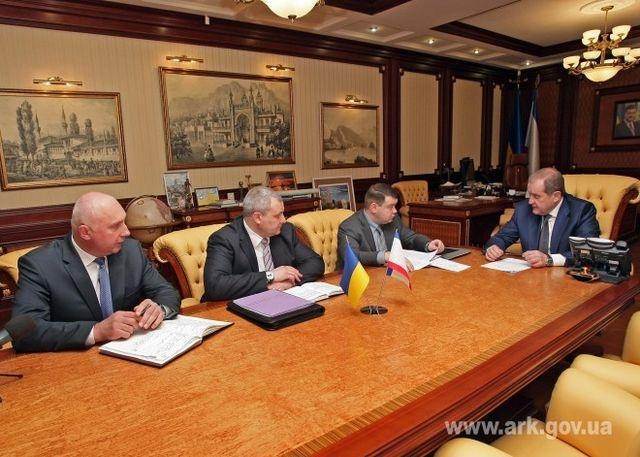 У Могилева скрыли марку часов крымских чиновников с помощью фотошопа