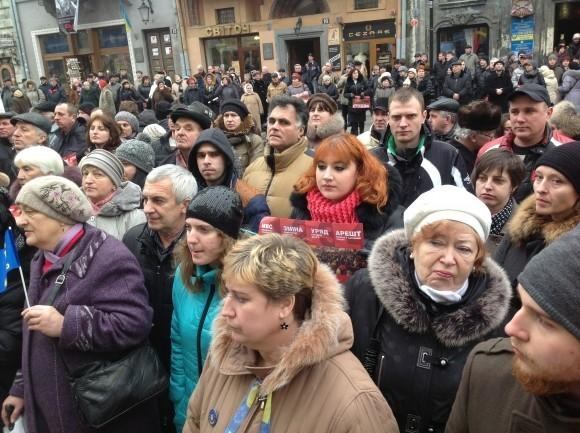 Во Львове на предупредительную забастовку вышли тысячи людей