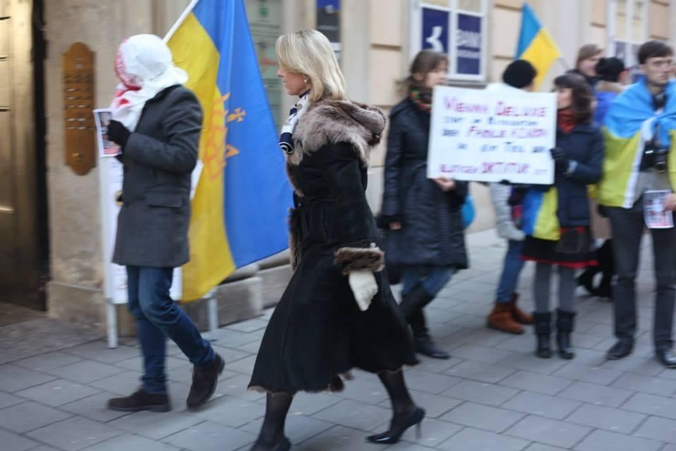 Майдан настиг невестку Азарова в Вене