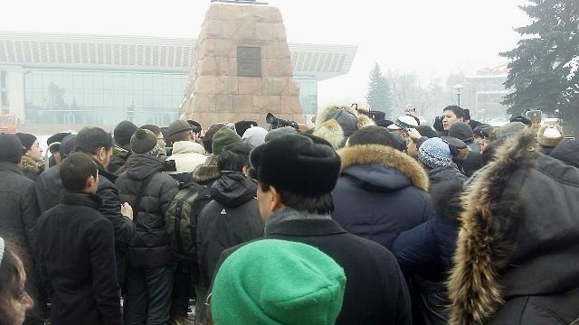 Полиция Алматы разогнала митинг недовольных девальвацией: десятки человек задержаны