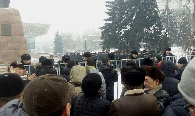 Полиция Алматы разогнала митинг недовольных девальвацией: десятки человек задержаны