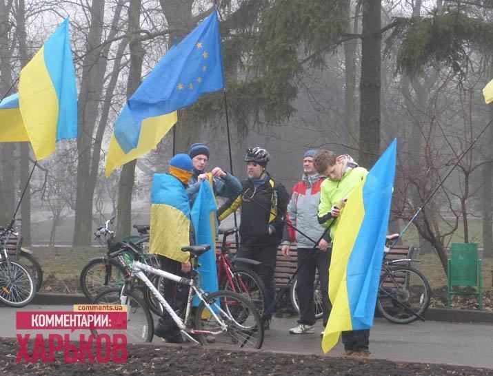 В Харькове активисты Евромайдана отметили свадьбу велопробегом