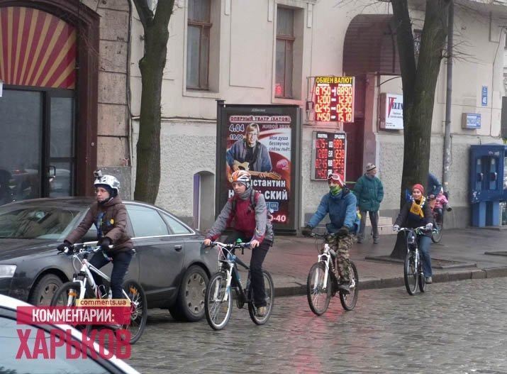 В Харькове активисты Евромайдана отметили свадьбу велопробегом