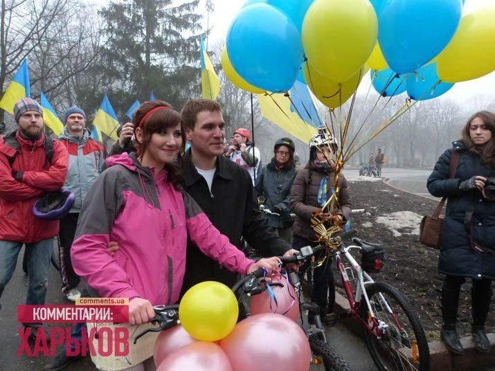 В Харькове активисты Евромайдана отметили свадьбу велопробегом