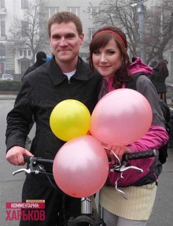 В Харькове активисты Евромайдана отметили свадьбу велопробегом