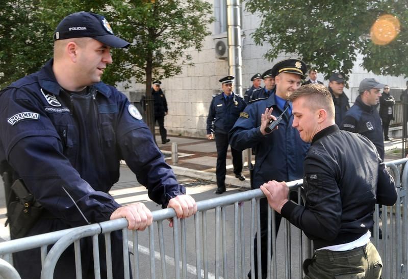 Антиурядові протести в Чорногорії переросли в зіткнення з поліцією