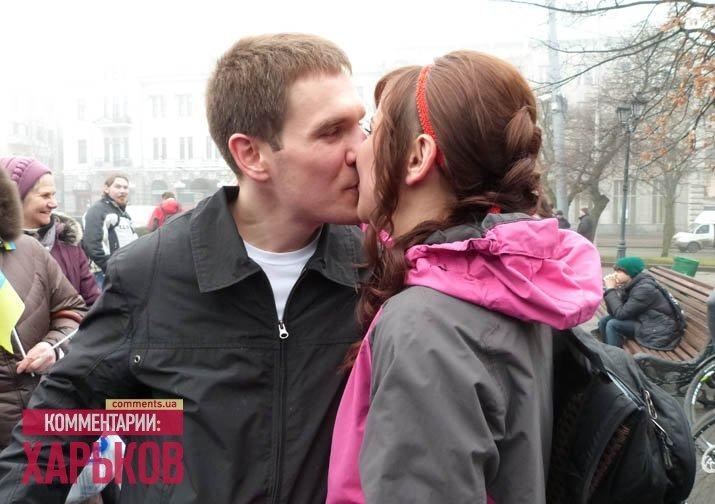 В Харькове активисты Евромайдана отметили свадьбу велопробегом