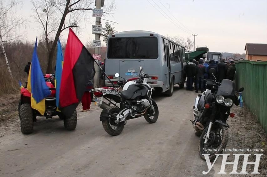 Селяни не пустили Автомайдан до Пшонки