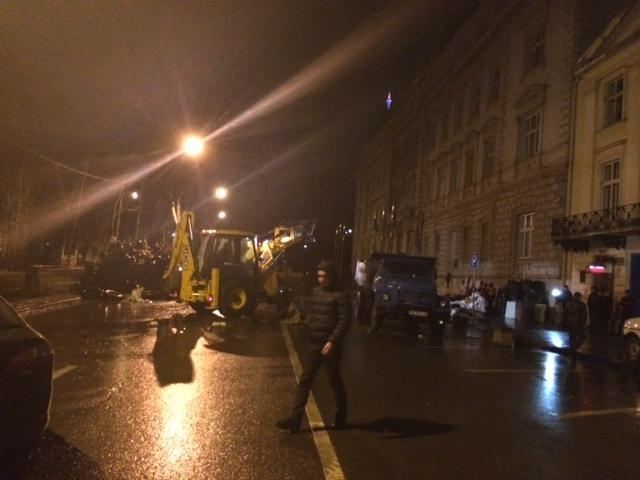 У Львові почали демонтаж барикад