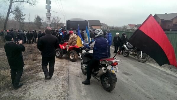 Яценюк і Тягнибок поїхали з АвтоМайдану до Пшонки