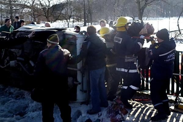 На Тернопольщине столкнулись легковушки: три жертвы и трое пострадавших
