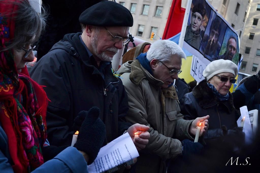 "Путин, убери руки от Украины!": активисты в Торонто пикетировали консульство  РФ