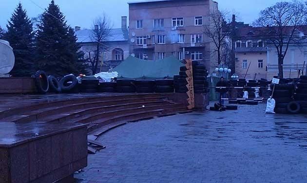 В Ивано-Франковске разобрали баррикады возле ОГА