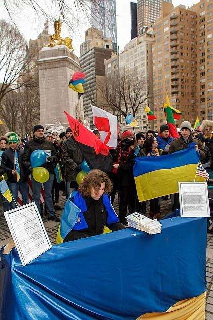 У Нью-Йорку активісти зіграли на жовто-синьому піаніно 