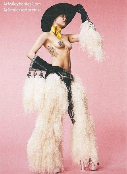 Майли Сайрус в развратной промо-фотосессии 